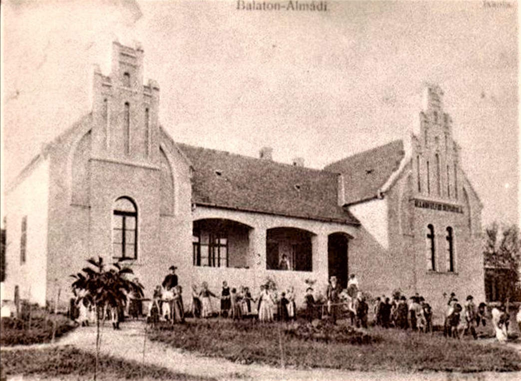 Kattints a nagyításhoz Dr. Óvári Ferenc u 33-35. http://www.helyismeret.hu/index.php?title=%C3%81llami_Elemi_N%C3%A9piskolahttp://www.helyismeret.hu/index.php?title=%C3%81llami_Elemi_N%C3%A9piskola_Alm%C3%A1diban